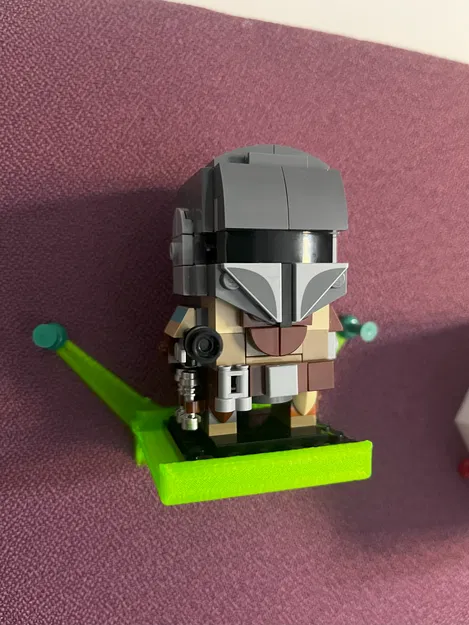 Giá đỡ mô hình Lego trên bảng ghim - Image 2