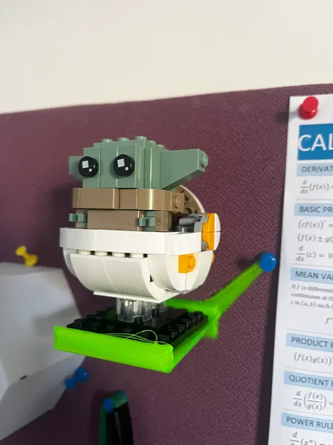 Giá đỡ mô hình Lego trên bảng ghim - Image 3