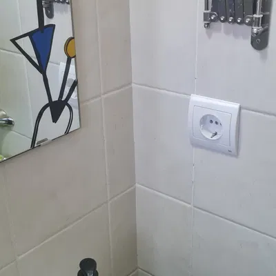 Giá đỡ ổ cắm điện treo tường