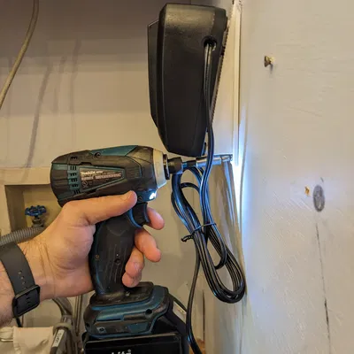 Giá Treo Sạc Makita Lên Tường