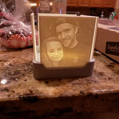 Bốn người giữ litphophane ảnh sử dụng nến trà