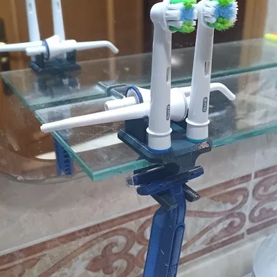 Giá đỡ dao cạo và bàn chải đánh răng