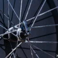 Vành MTB với nan hoa linh hoạt lấy cảm hứng từ Syncros Silverton SL - Thumbnail 2