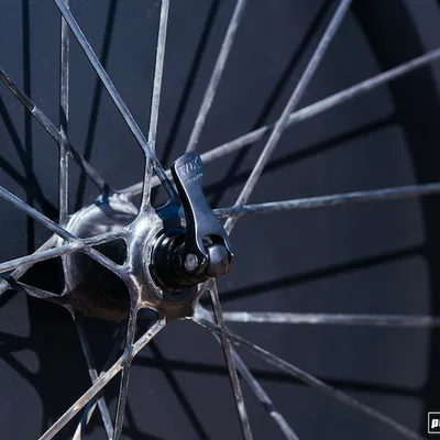 Vành MTB với nan hoa linh hoạt lấy cảm hứng từ Syncros Silverton SL