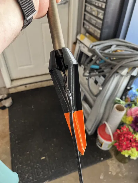 Cọc Giữ Đèn Sân Vườn - Image 1