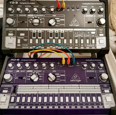 Đế đôi cho Behringer TD-3 hoặc RD-6