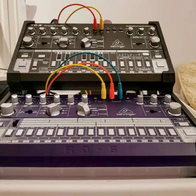 Đế đôi cho Behringer TD-3 hoặc RD-6