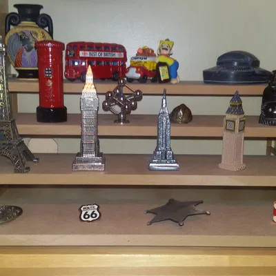 Kệ Trưng Bày (Display Shelf)