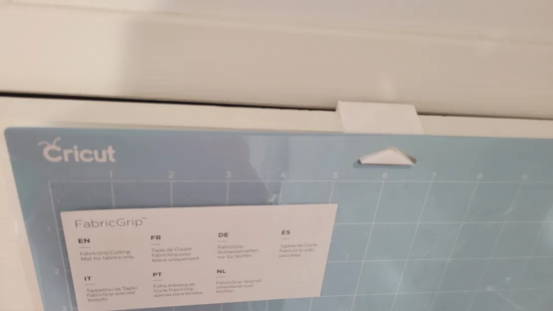 Kệ Treo Thảm Cricut Trên Cửa - Image 1