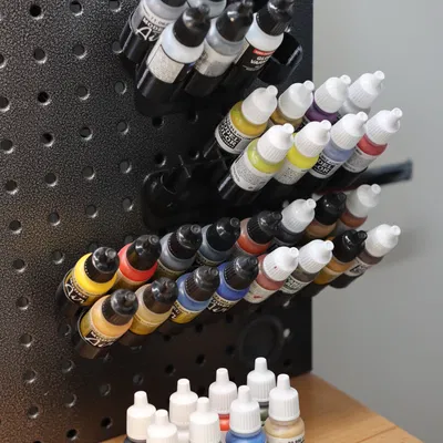 Kệ treo tường để sơn mô hình