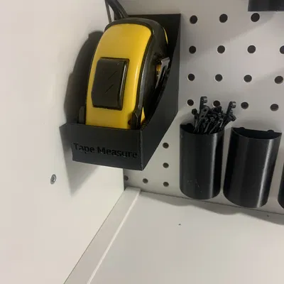 Giá Đỡ Thước Lỗ Cắm Tường Amazon Basics 10m Tự Khóa