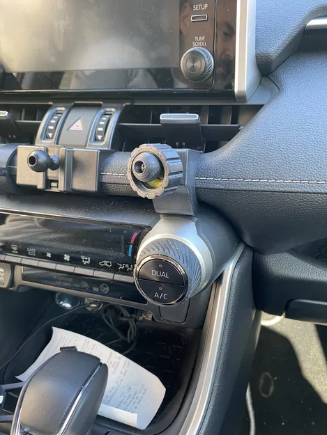 Giá đỡ điện thoại kiêm sạc xe hơi bi xoay 17mm - Image 4