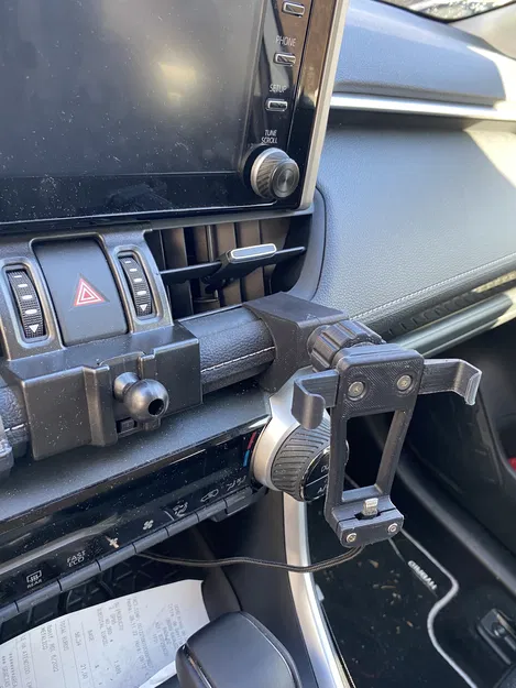 Giá đỡ điện thoại kiêm sạc xe hơi bi xoay 17mm - Image 6