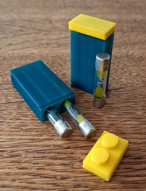 Hộp Đựng Cầu Chì Dự Phòng Cho Kawasaki KLR650 - Image 1