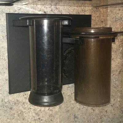 Kệ treo tường cho máy pha cà phê AeroPress