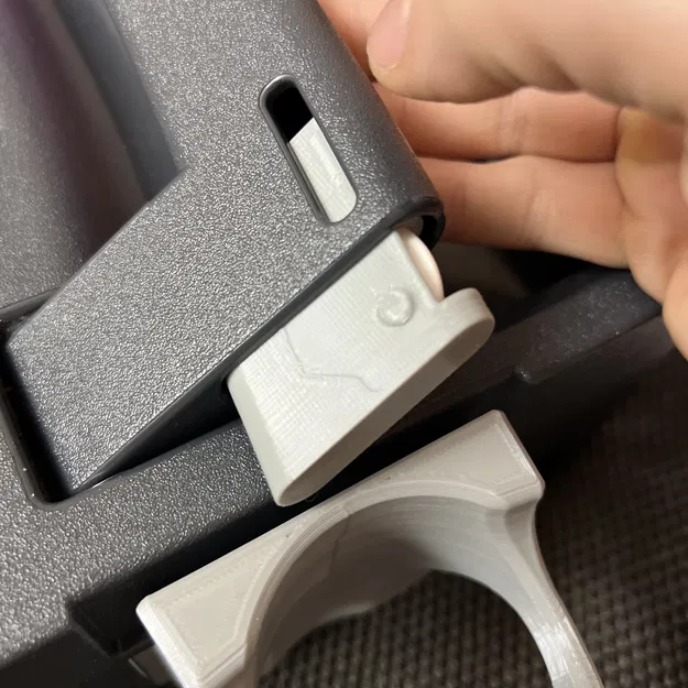 Giá đỡ AirTag cho tay nắm Systainer T-Loc I-V (Tanos, Festool, Berner, Metabo và nhiều hãng khác) - Image 1