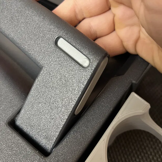 Giá đỡ AirTag cho tay nắm Systainer T-Loc I-V (Tanos, Festool, Berner, Metabo và nhiều hãng khác) - Image 2