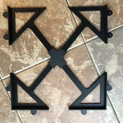 Giá đỡ cuộn cắt Cricut dưới gầm bàn