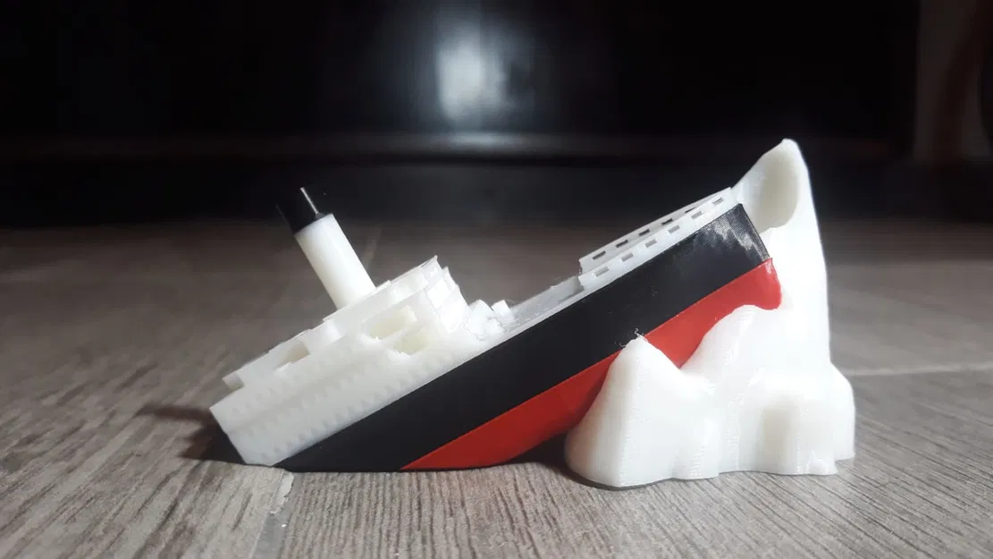 Chân Cắm Bút Hình Tàu Titanic - Image 2