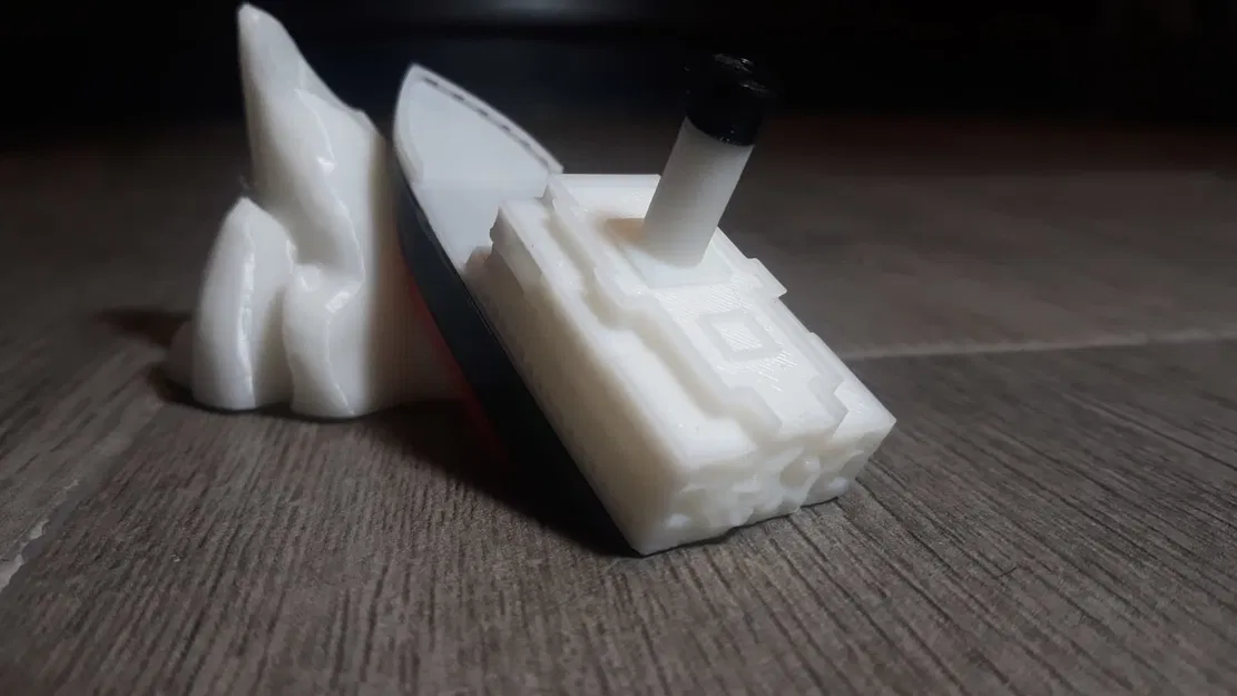 Chân Cắm Bút Hình Tàu Titanic - Image 4