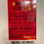 Ôi shit, là kệ sách kiểu Đan Mạch