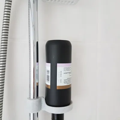 Món xà phòng, khay chai và giỏ cho que tắm