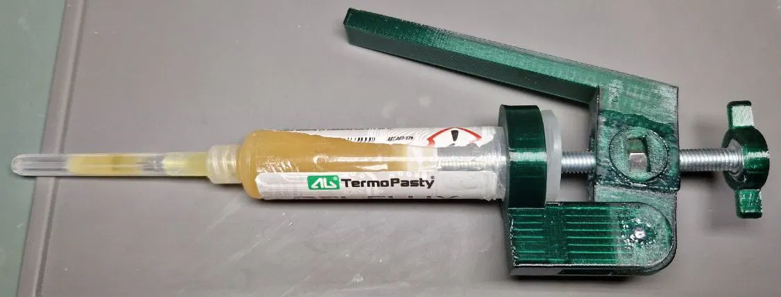 Dụng cụ bóp/xịt thuốc hàn (flux dispenser) - Image 1