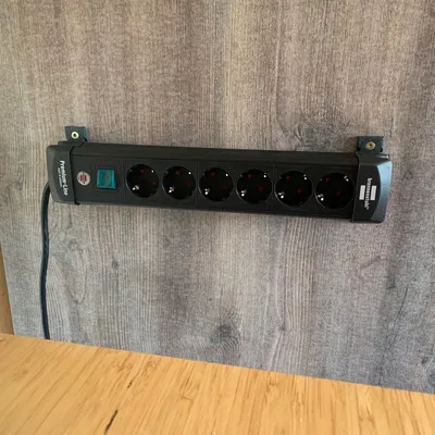 Giá đỡ ổ cắm điện chắc chắn và đơn giản (hoàn hảo cho Brennestuhl!)