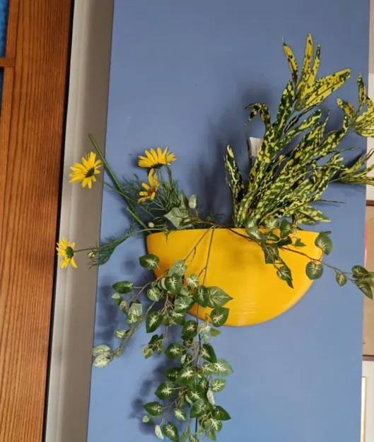 Chậu Trồng Cây Bán Cầu Treo Tường - Image 1