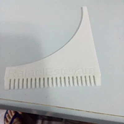 Lược râu và dụng cụ tạo đường viền có thể tùy chỉnh