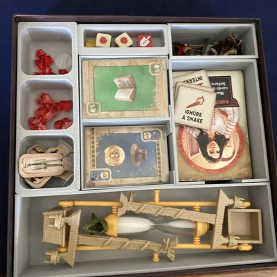 Kệ Đựng Indiana Jones - Cát Phiêu Lưu