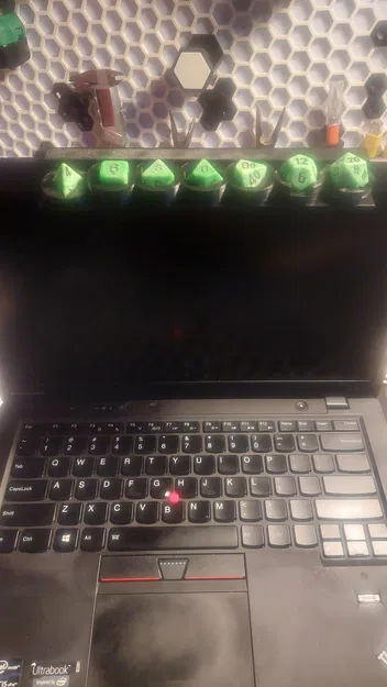 Hộp Đựng Xúc Xắc DnD Gắn Màn Hình Laptop - Image 1