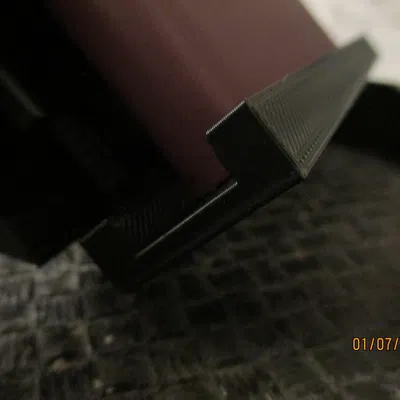 Samsung Duo Charger đứng cho cổ tay nhỏ hơn và điện thoại rộng hơn