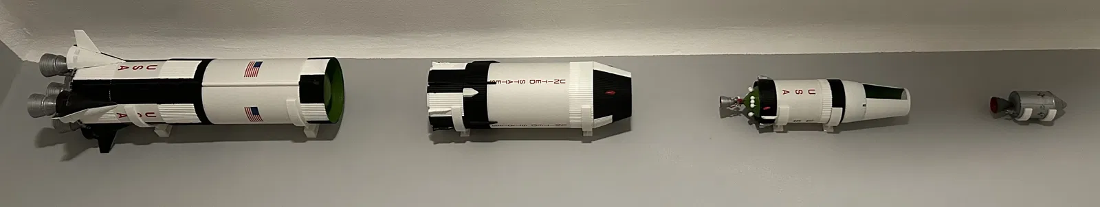 Giá treo tường Revell Saturn V tỉ lệ 1:96 - Image 3