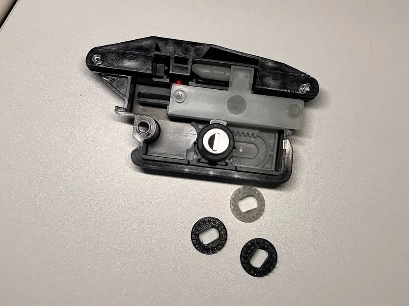 Bánh Răng Cơ Cấu Khóa Thùng Đồ Trên Mui Xe - Image 1