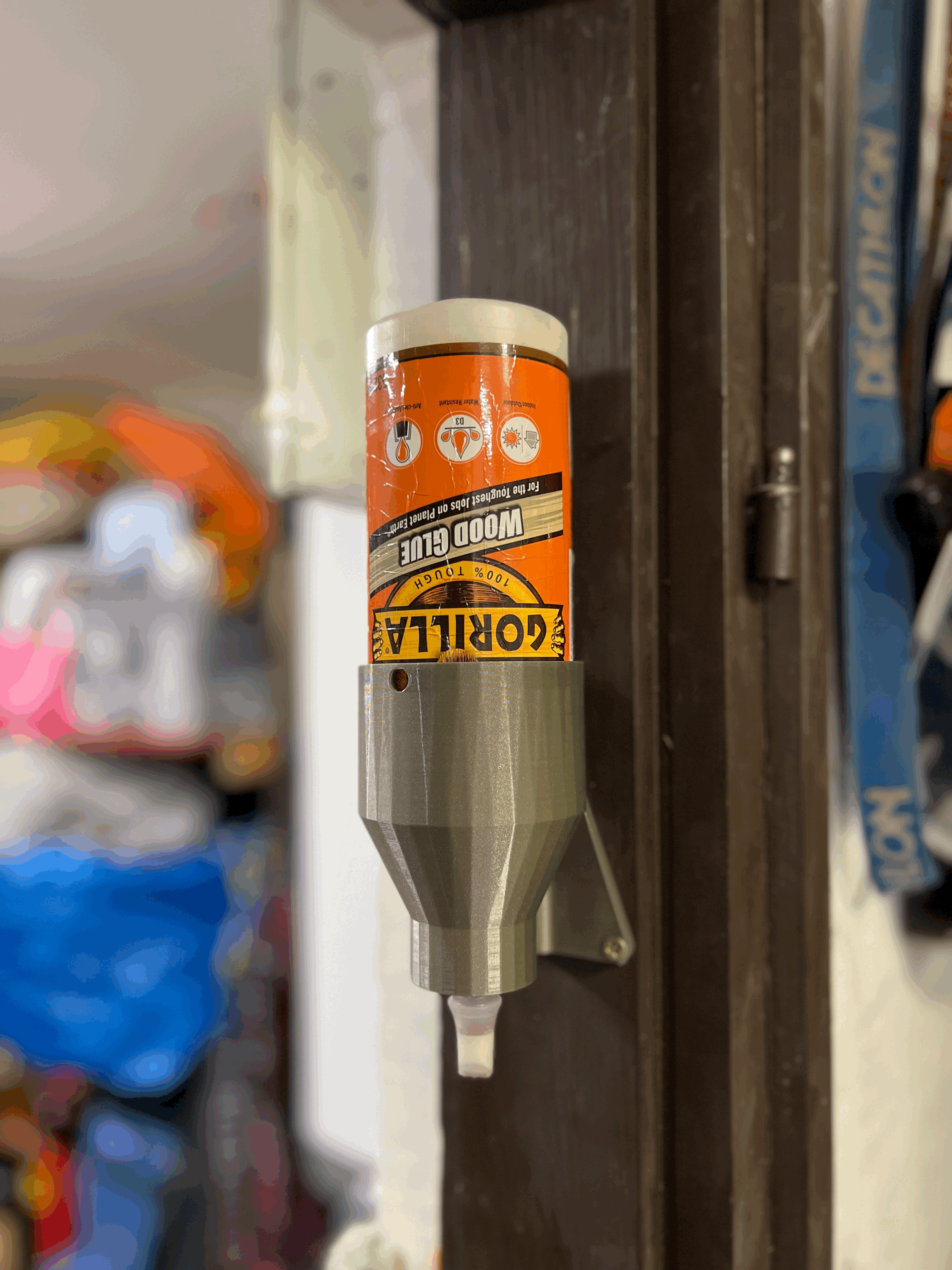 Giá treo keo dán gỗ Gorilla 18oz (532ml)