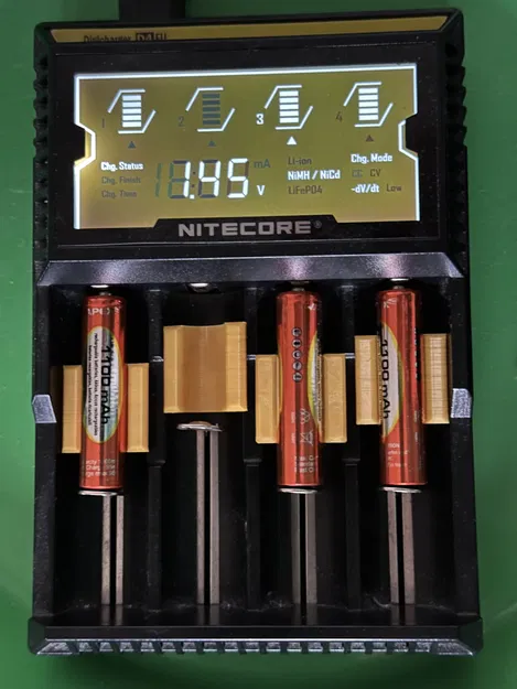 Đế chuyển pin 18650 sang AAA cho sạc Nitecore - Image 1