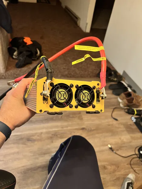 Chụp Ống Dây Cho Máy Biến Tần EverStart Maxx 1500W - Image 2