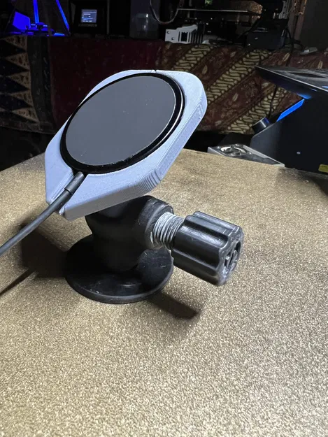 Giá Đỡ Điện Thoại Tripod Kiêm Sạc Magsafe (Remix) - Image 2