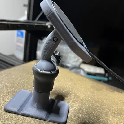 Giá Đỡ Điện Thoại Tripod Kiêm Sạc Magsafe (Remix)