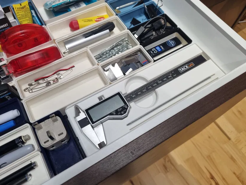 Hộp Đựng Kẹp Gridfinity Dẹt Kèm Thước 15cm (6x2x3) - Image 2