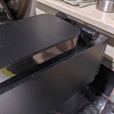 Người giữ bàn chải máy xay cà phê ode đồng nghiệp