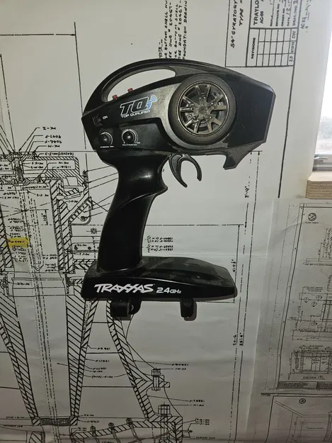 Giá đỡ Tay điều khiển Traxxas Siêu bền - Image 1