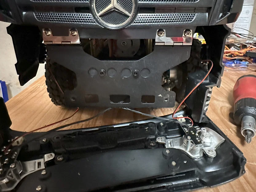 Pát Cabin Xe Tải Tamiya MB Actros (Sửa Lỗi Ren) - Image 4