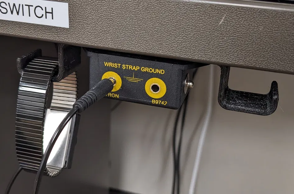 Móc treo dây đeo chống tĩnh điện cho khối nối đất Botron B9742 - Image 1