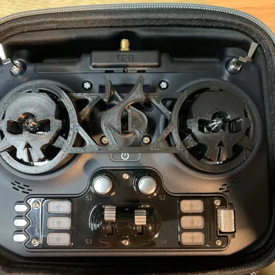 Người nhảy t20s bảo vệ gimbal