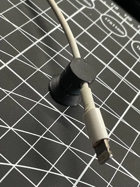 Giá Đỡ Dây Sạc iPhone Nam Châm - Image 1