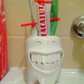 Kệ Đựng Tuýp Kem Đánh Răng / Toothpaste holder - Thumbnail 1