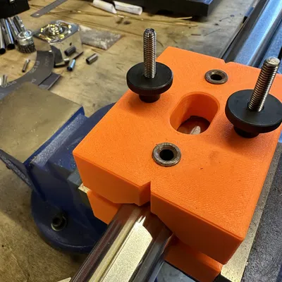 Khai khoan chai đóng vai trò boss