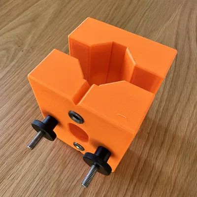 Khai khoan chai đóng vai trò boss